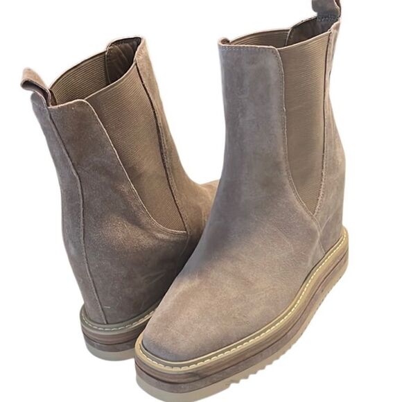 Vince Camuto Omassa Taupe Suede Pull On Boots Size 8.5 - Picture 1 of 11